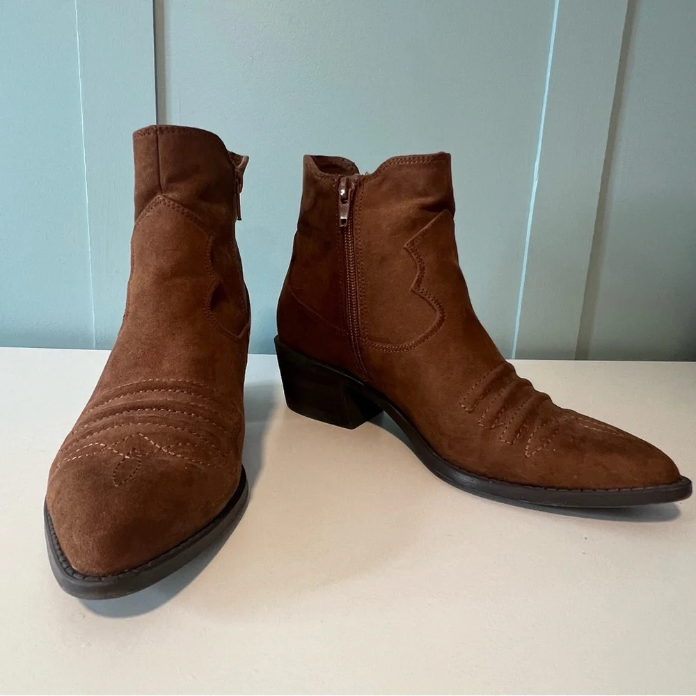 Carlos by Carlos Santana Montana Brown Zip Ankle Boots.‎ Size 6.